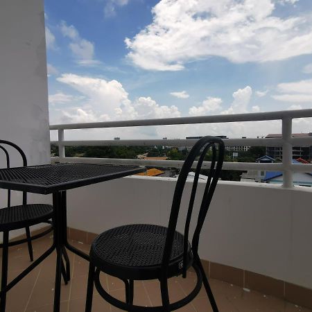 Daisy Residence Pantai Jomtien Luaran gambar