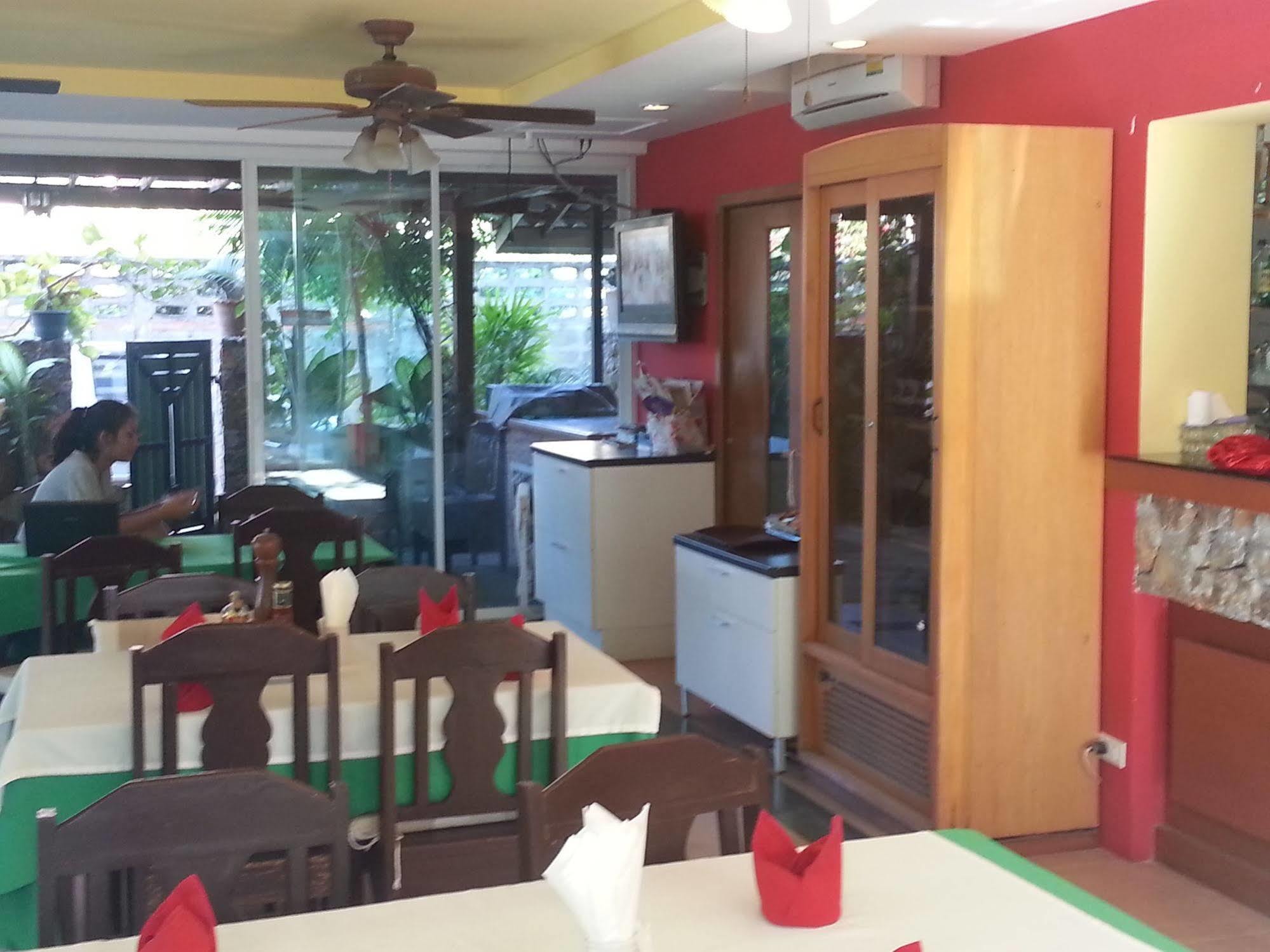 Daisy Residence Pantai Jomtien Luaran gambar