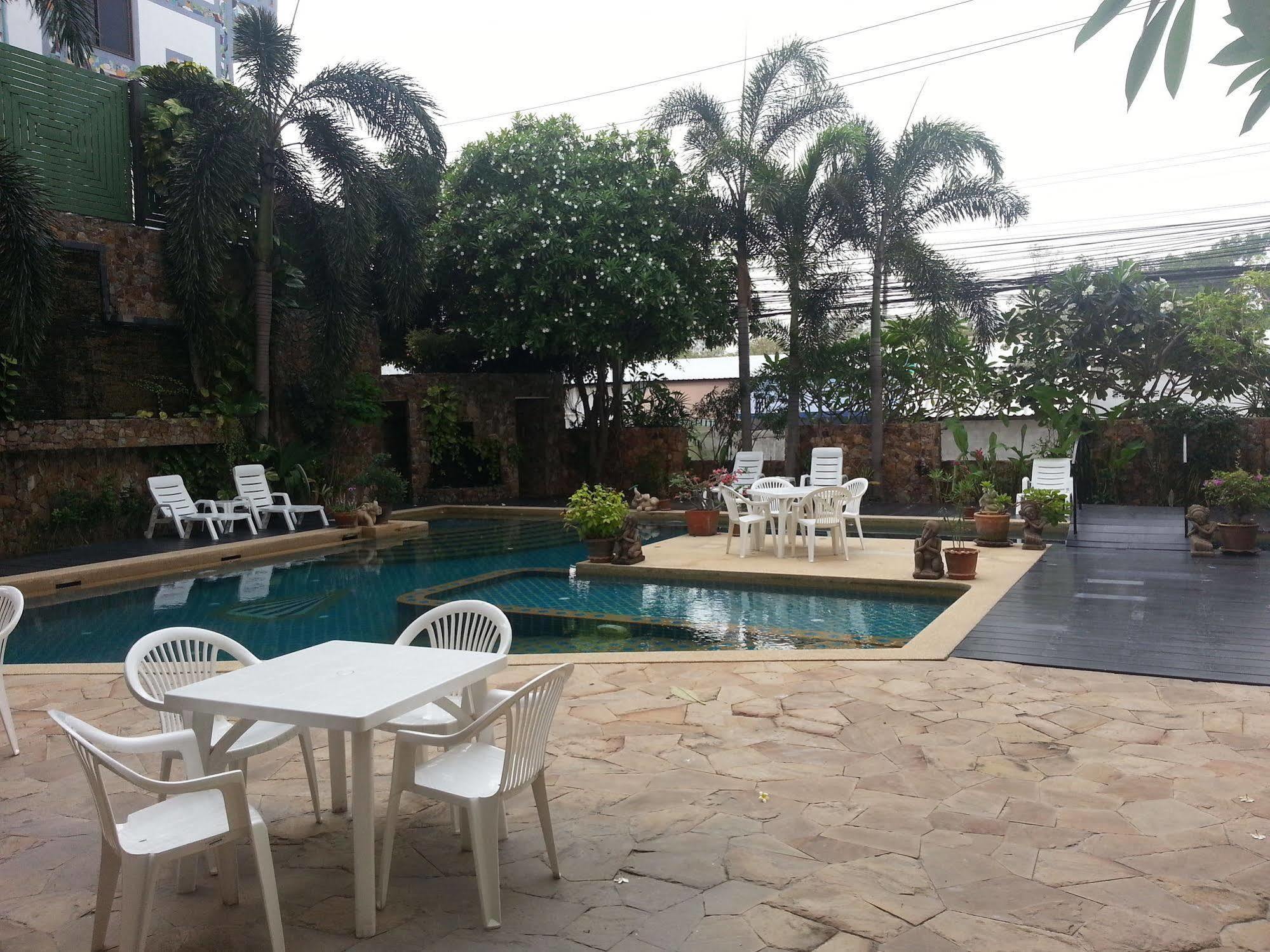 Daisy Residence Pantai Jomtien Luaran gambar
